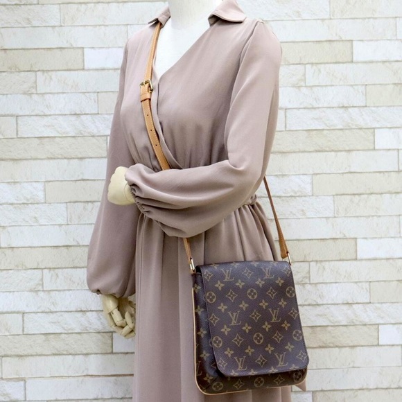 AUTHENTIC LOUIS VUITTON BAG - Picture 2 of 7